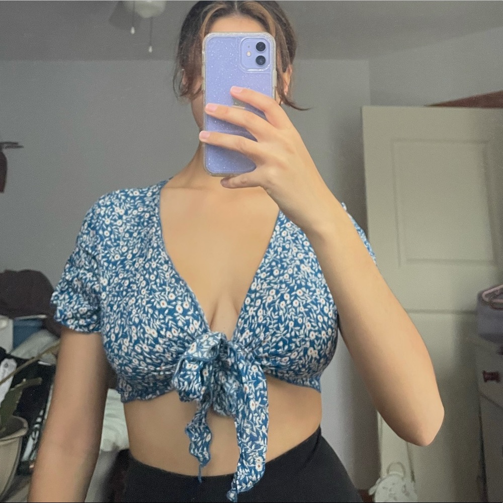 SHEIN blue flower front tie crop top - Picture 2 of 4